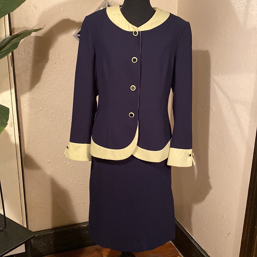 Two piece Womens suit. Size 12